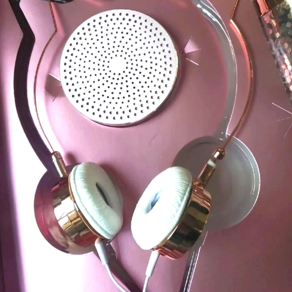 Party Girl 6 Piece Set w/Headphones - Picture 4 of 11